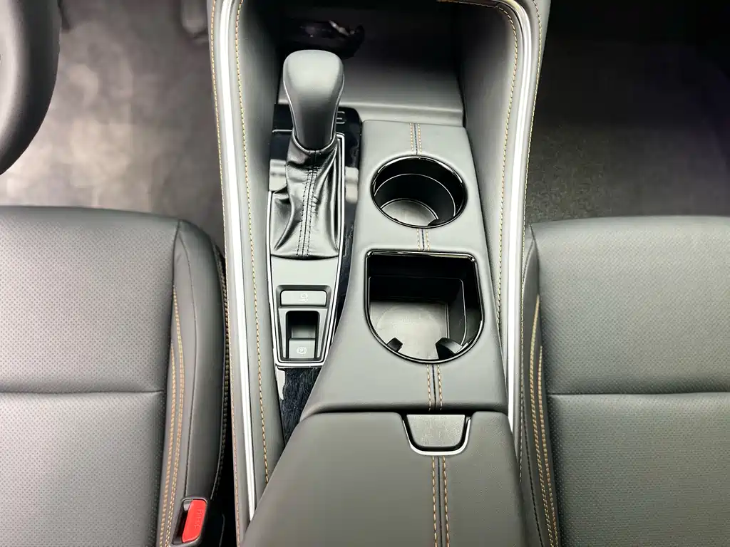 Toyota Toyota Avalon 2024 Hybrid 2.0L Luxury Edition 2026 - thumbnail 23
