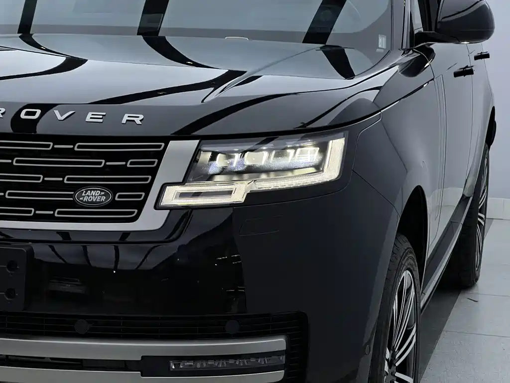 Land Rover Range Rover 2023 3.0 L6 360PS Vogue Edition 2023 - thumbnail 3