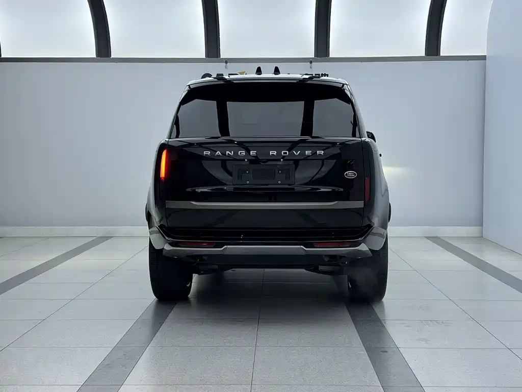 Land Rover Range Rover 2023 3.0 L6 360PS Vogue Edition 2023 - thumbnail 4