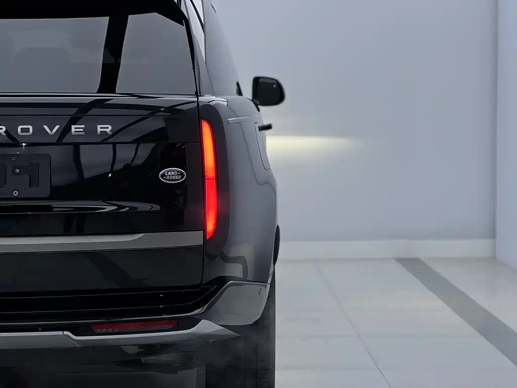 Land Rover Range Rover 2023 3.0 L6 360PS Vogue Edition 2023 - thumbnail 6