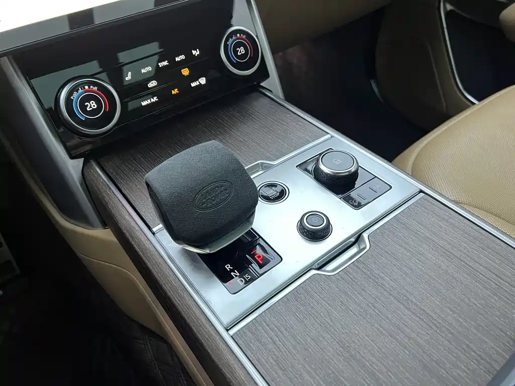 Land Rover Range Rover 2023 3.0 L6 360PS Vogue Edition 2023 - thumbnail 10