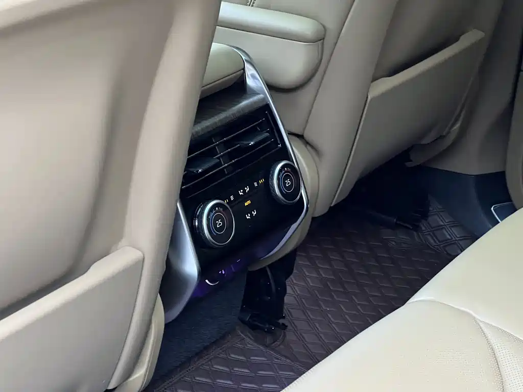 Land Rover Range Rover 2023 3.0 L6 360PS Vogue Edition 2023 - thumbnail 15