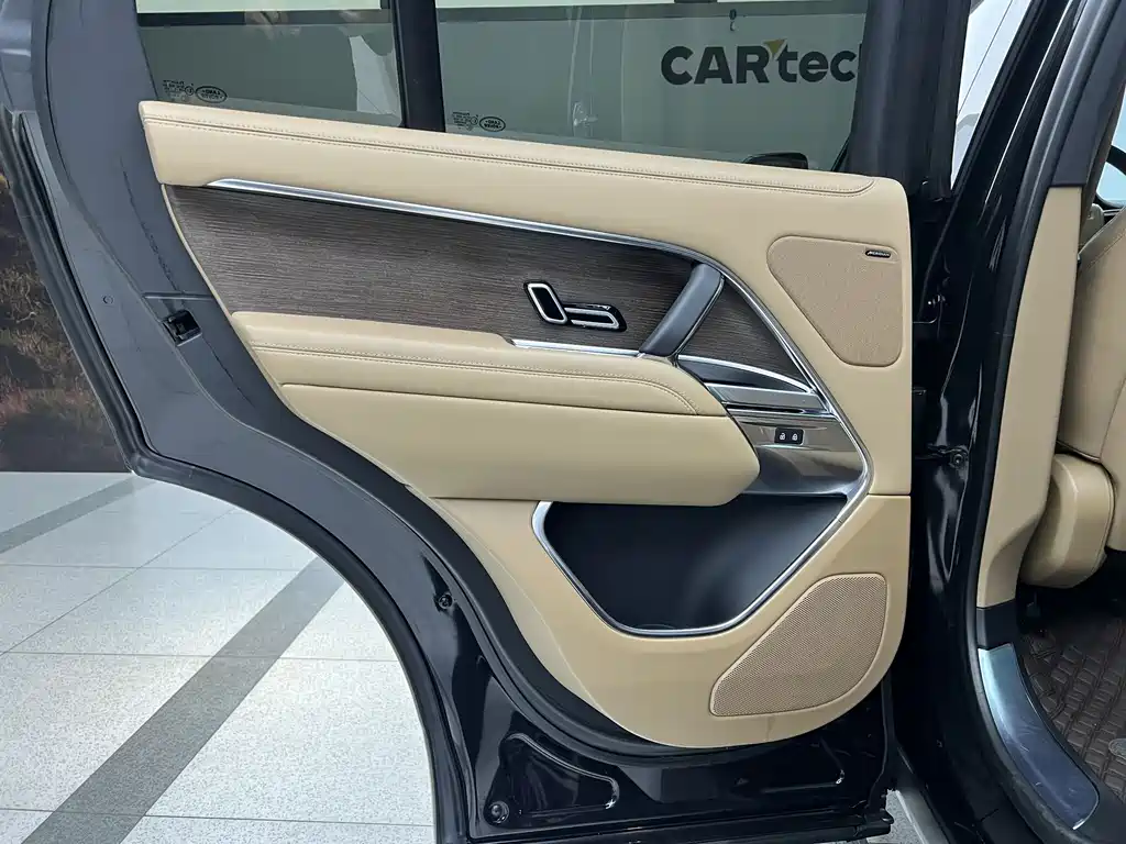 Land Rover Range Rover 2023 3.0 L6 360PS Vogue Edition 2023 - thumbnail 17