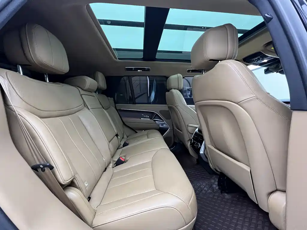 Land Rover Range Rover 2023 3.0 L6 360PS Vogue Edition 2023 - thumbnail 18