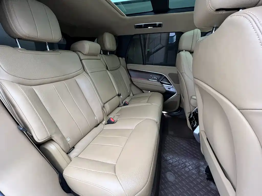 Land Rover Range Rover 2023 3.0 L6 360PS Vogue Edition 2023 - thumbnail 19