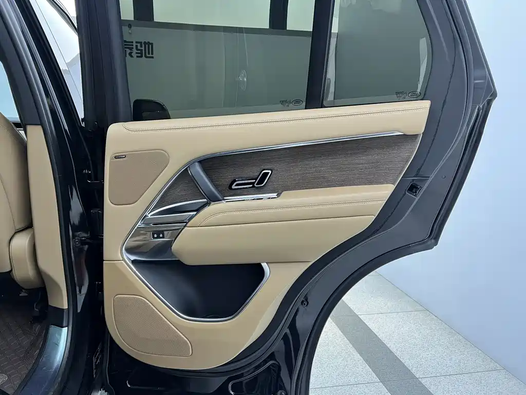Land Rover Range Rover 2023 3.0 L6 360PS Vogue Edition 2023 - thumbnail 20