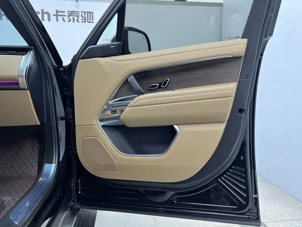 Land Rover Range Rover 2023 3.0 L6 360PS Vogue Edition 2023 - thumbnail 24