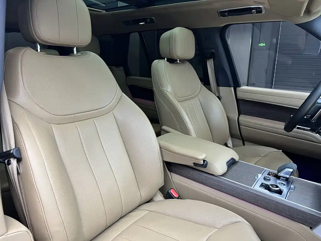 Land Rover Range Rover 2023 3.0 L6 360PS Vogue Edition 2023 - thumbnail 25