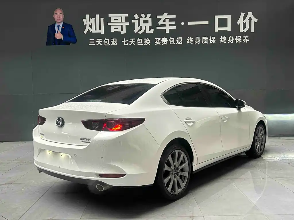 Mazda Mazda 3 Axela 2023 2.0L Automatic Premium Edition 2024 - thumbnail 4