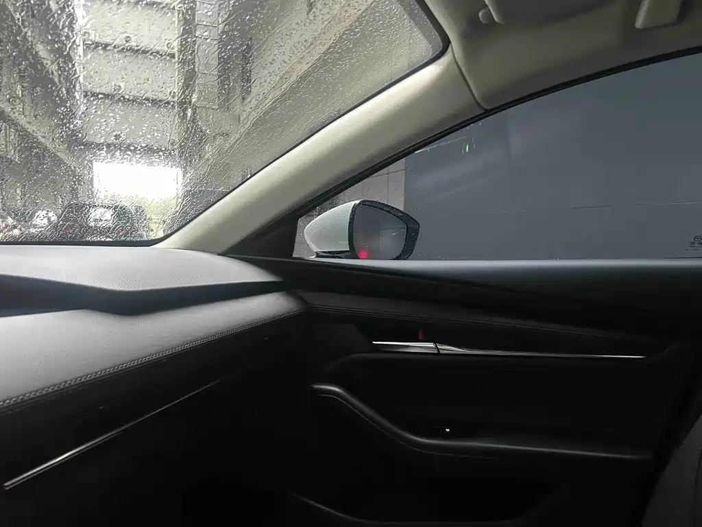 Mazda Mazda 3 Axela 2023 2.0L Automatic Premium Edition 2024 - thumbnail 5