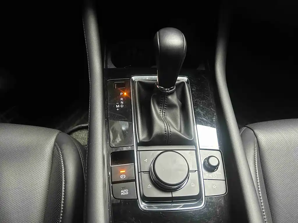 Mazda Mazda 3 Axela 2023 2.0L Automatic Premium Edition 2024 - thumbnail 8