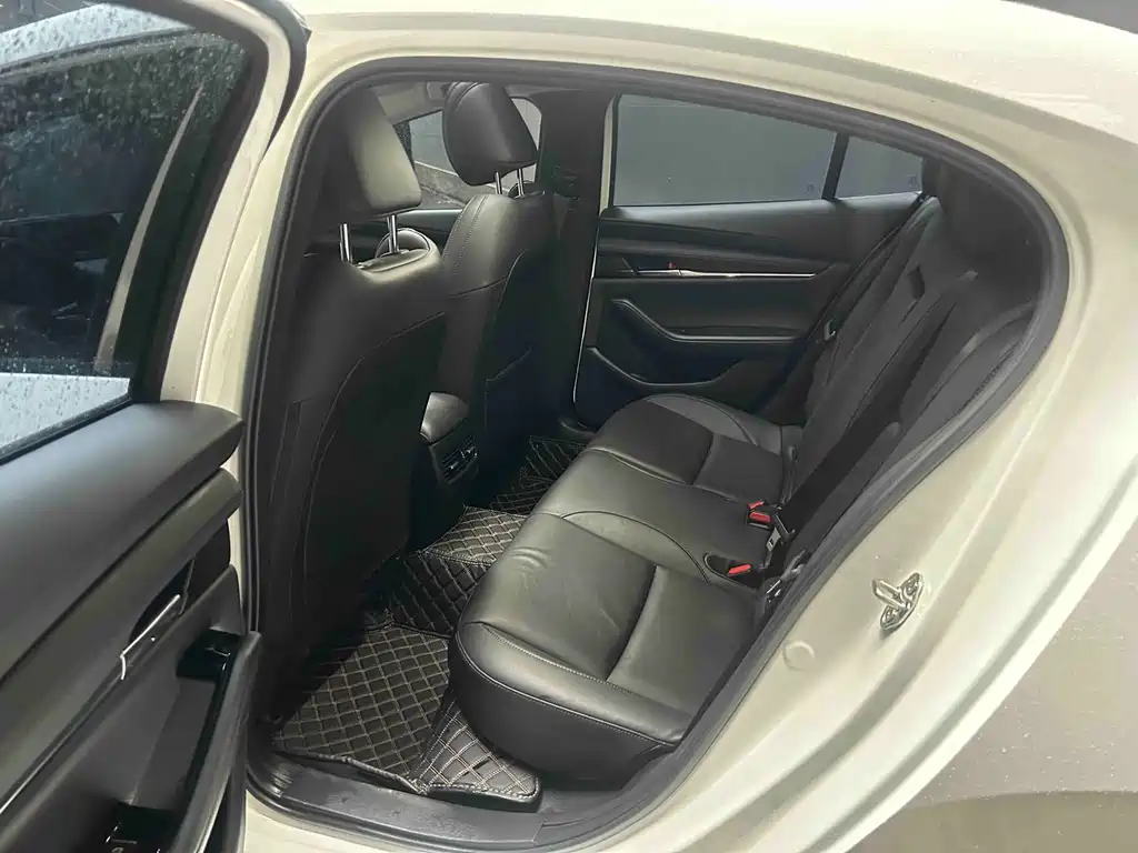 Mazda Mazda 3 Axela 2023 2.0L Automatic Premium Edition 2024 - thumbnail 12