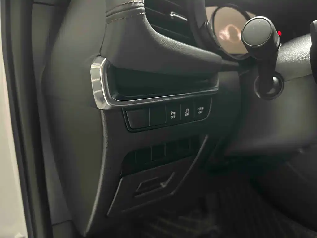 Mazda Mazda 3 Axela 2023 2.0L Automatic Premium Edition 2024 - thumbnail 14