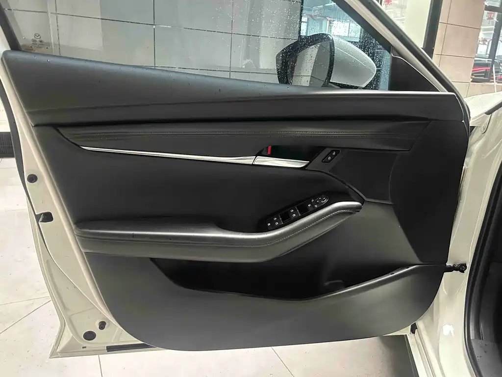 Mazda Mazda 3 Axela 2023 2.0L Automatic Premium Edition 2024 - thumbnail 17