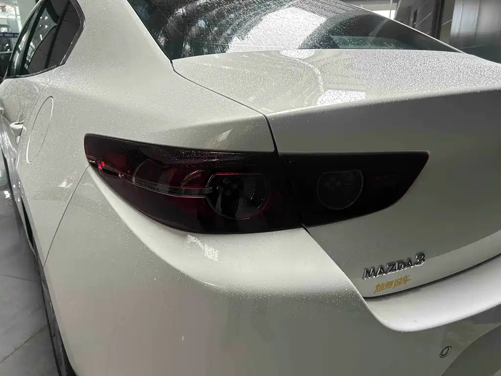 Mazda Mazda 3 Axela 2023 2.0L Automatic Premium Edition 2024 - thumbnail 19