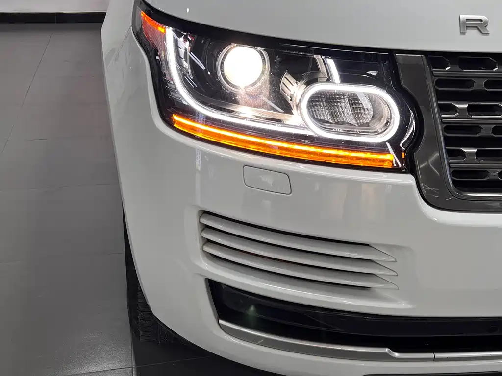 Land Rover Range Rover 2015 3.0 TDV6 Vogue 2018 - thumbnail 5