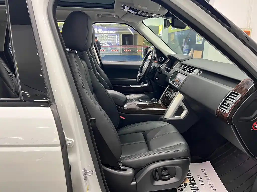 Land Rover Range Rover 2015 3.0 TDV6 Vogue 2018 - thumbnail 24
