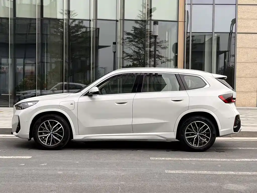 BMW BMW iX1 2023 eDrive25L M Sport Package 2025 - thumbnail 3