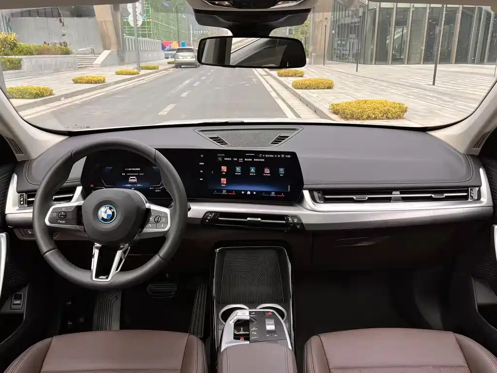 BMW BMW iX1 2023 eDrive25L M Sport Package 2025 - thumbnail 11