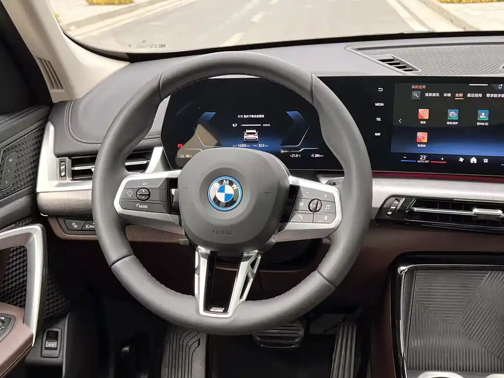 BMW BMW iX1 2023 eDrive25L M Sport Package 2025 - thumbnail 16