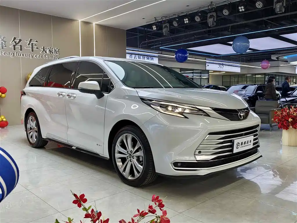 Toyota Toyota Sienna 2024 2.5L Hybrid Platinum Edition 2024 - thumbnail 3