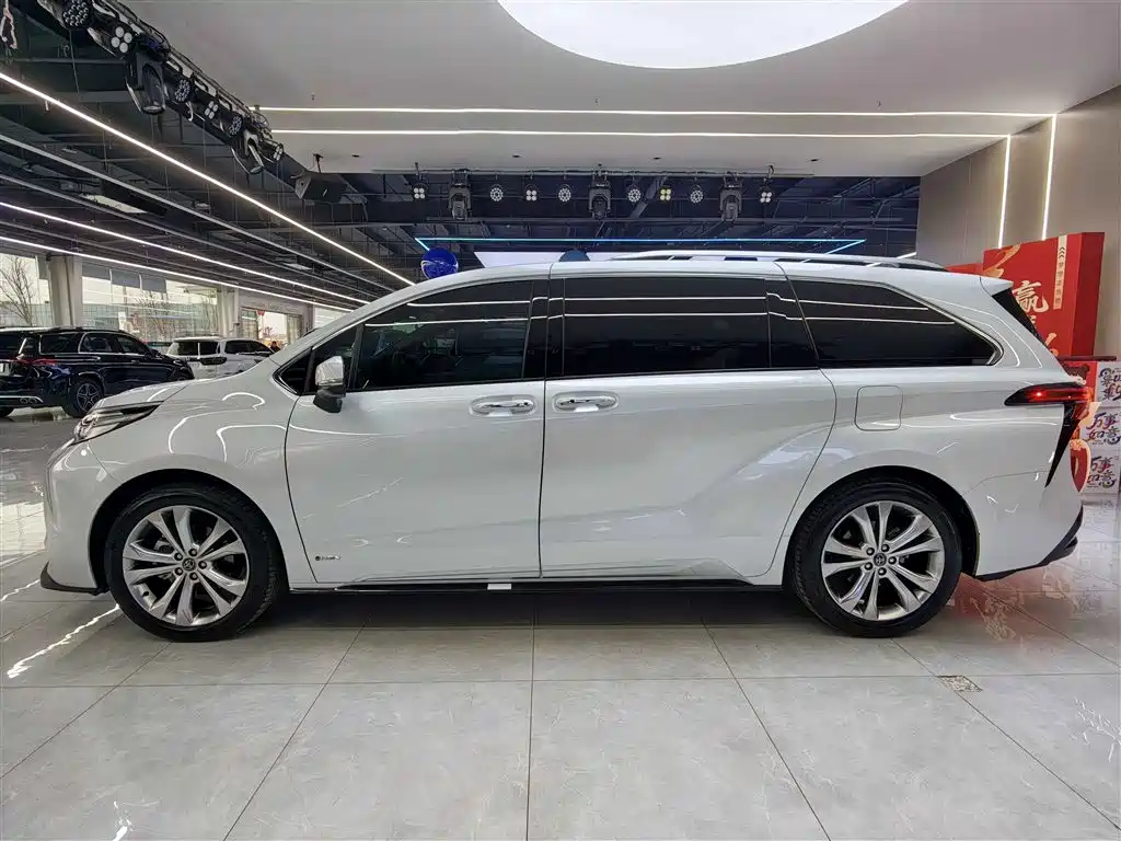 Toyota Toyota Sienna 2024 2.5L Hybrid Platinum Edition 2024 - thumbnail 4