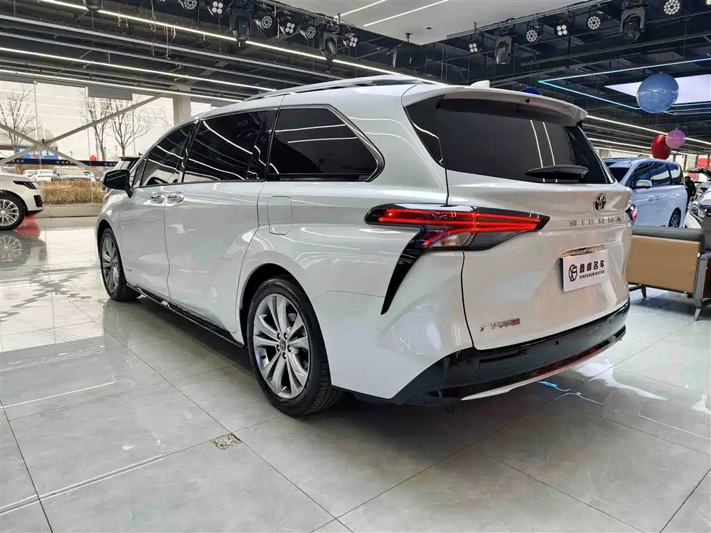 Toyota Toyota Sienna 2024 2.5L Hybrid Platinum Edition 2024 - thumbnail 5