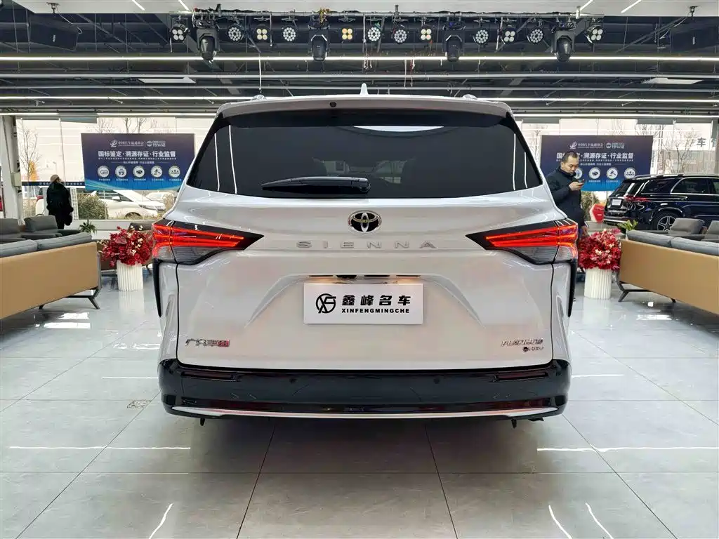 Toyota Toyota Sienna 2024 2.5L Hybrid Platinum Edition 2024 - thumbnail 6
