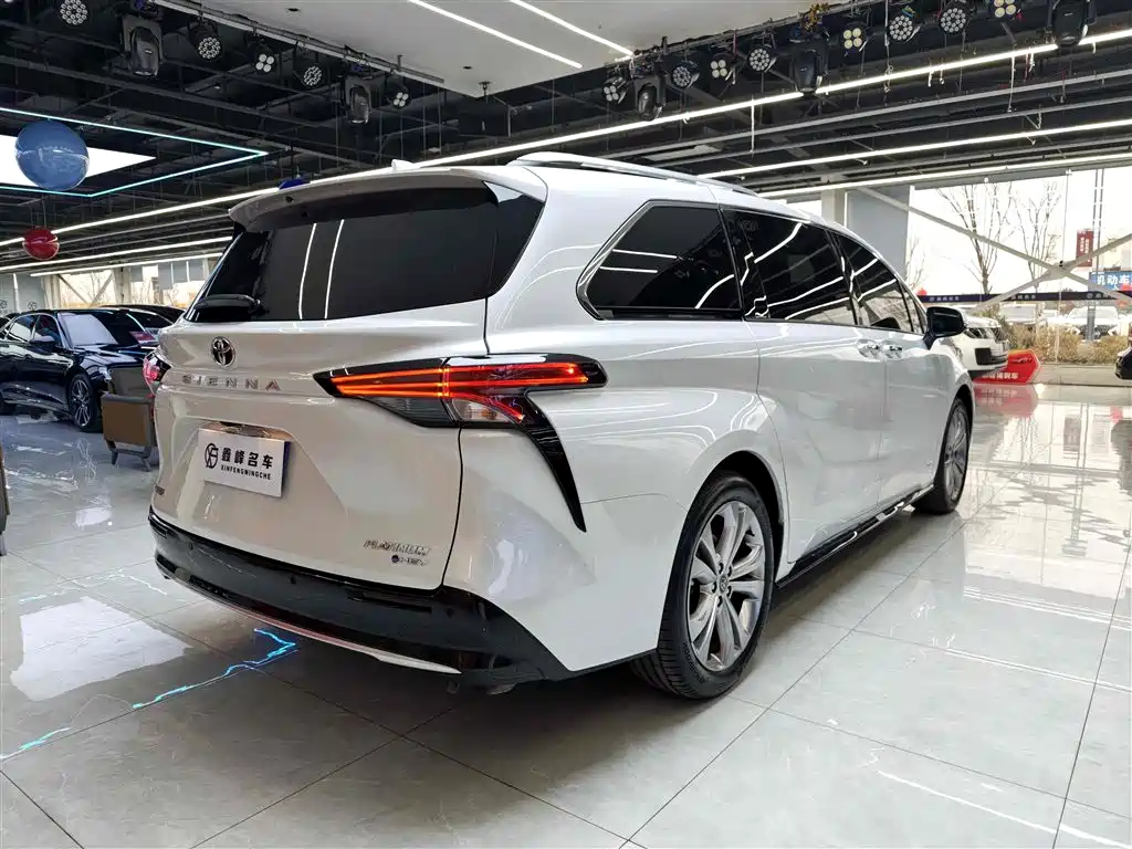 Toyota Toyota Sienna 2024 2.5L Hybrid Platinum Edition 2024 - thumbnail 7
