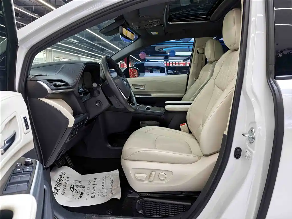 Toyota Toyota Sienna 2024 2.5L Hybrid Platinum Edition 2024 - thumbnail 8