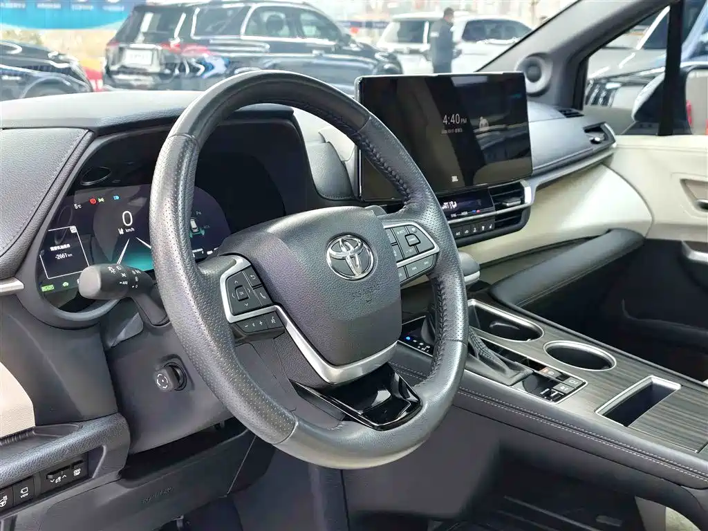 Toyota Toyota Sienna 2024 2.5L Hybrid Platinum Edition 2024 - thumbnail 9
