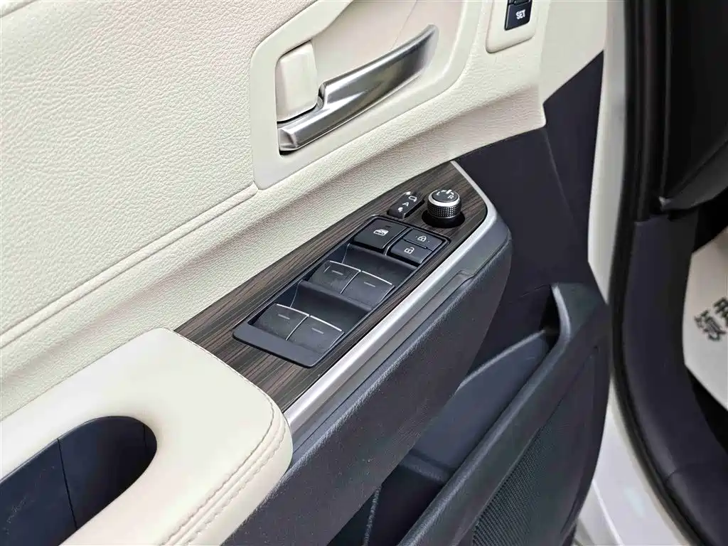 Toyota Toyota Sienna 2024 2.5L Hybrid Platinum Edition 2024 - thumbnail 10