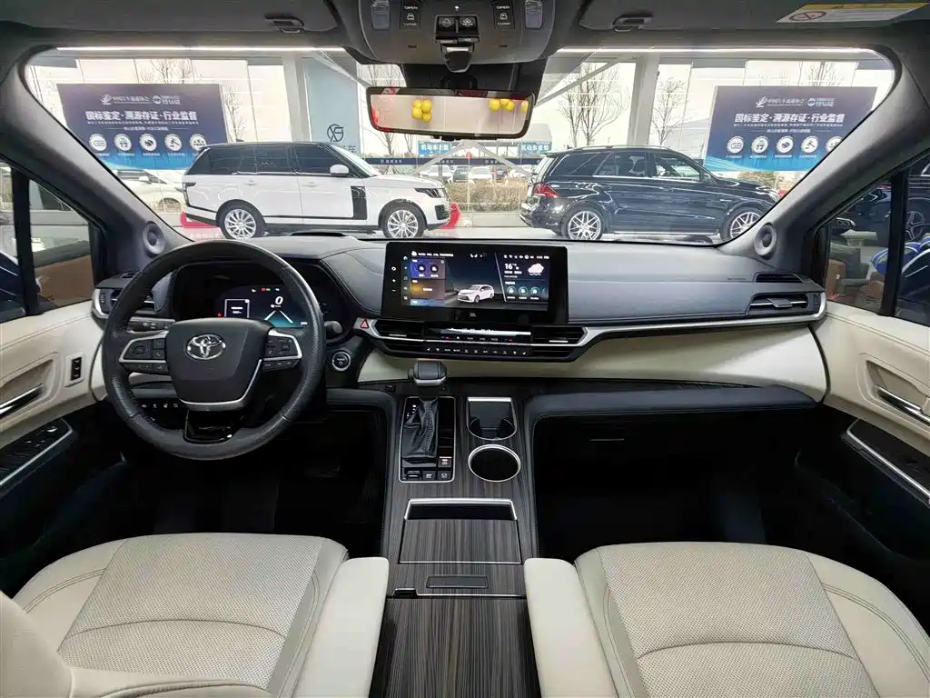 Toyota Toyota Sienna 2024 2.5L Hybrid Platinum Edition 2024 - thumbnail 12