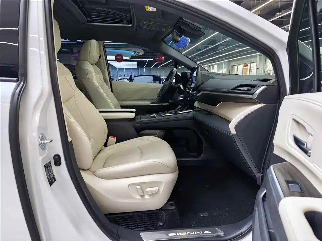 Toyota Toyota Sienna 2024 2.5L Hybrid Platinum Edition 2024 - thumbnail 14