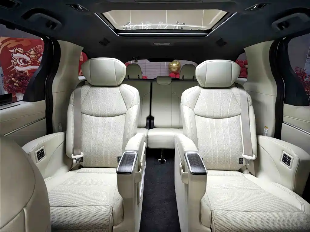 Toyota Toyota Sienna 2024 2.5L Hybrid Platinum Edition 2024 - thumbnail 16