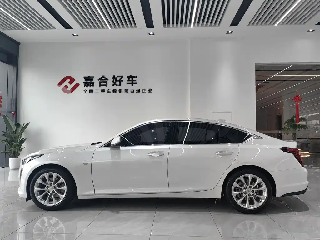 Cadillac Cadillac CT5 2023 28T Luxury (Standard) 2024 - thumbnail 3