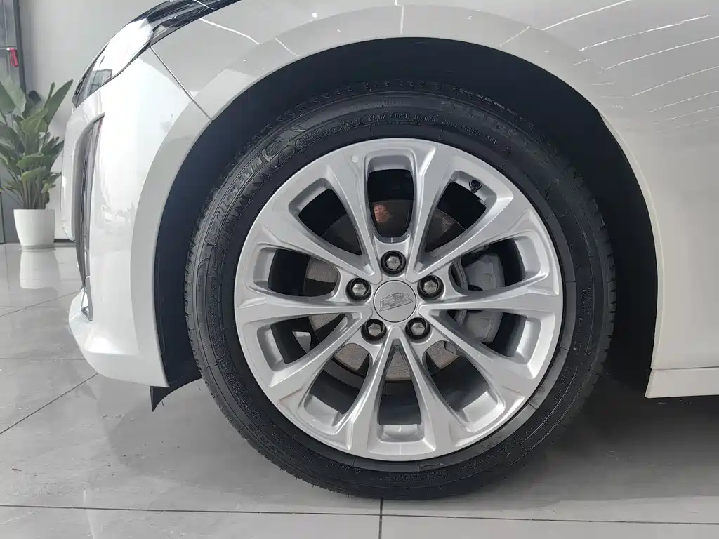 Cadillac Cadillac CT5 2023 28T Luxury (Standard) 2024 - thumbnail 4