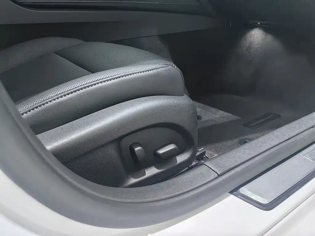 Cadillac Cadillac CT5 2023 28T Luxury (Standard) 2024 - thumbnail 22