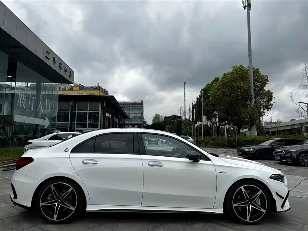 Mercedes-Benz Mercedes-Benz A-Class AMG 2024 Model Year Facelift AMG A 35 L 4MATIC 2025 - thumbnail 5