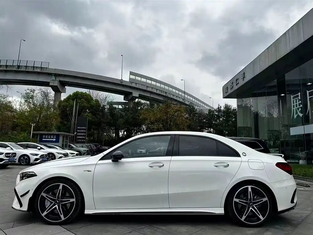 Mercedes-Benz Mercedes-Benz A-Class AMG 2024 Model Year Facelift AMG A 35 L 4MATIC 2025 - thumbnail 6