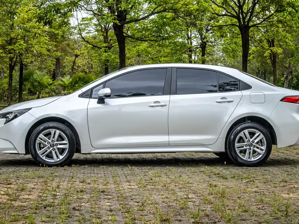 Toyota Toyota Corolla 2021 185T CVT Luxury Edition 2021 - thumbnail 4