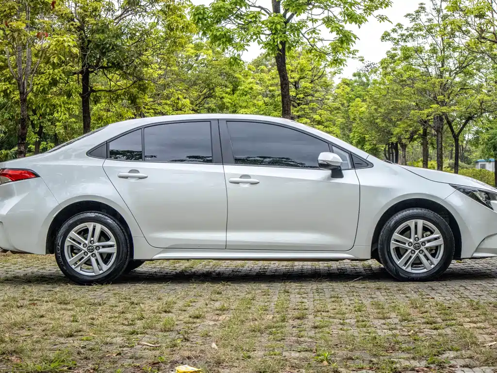 Toyota Toyota Corolla 2021 185T CVT Luxury Edition 2021 - thumbnail 8