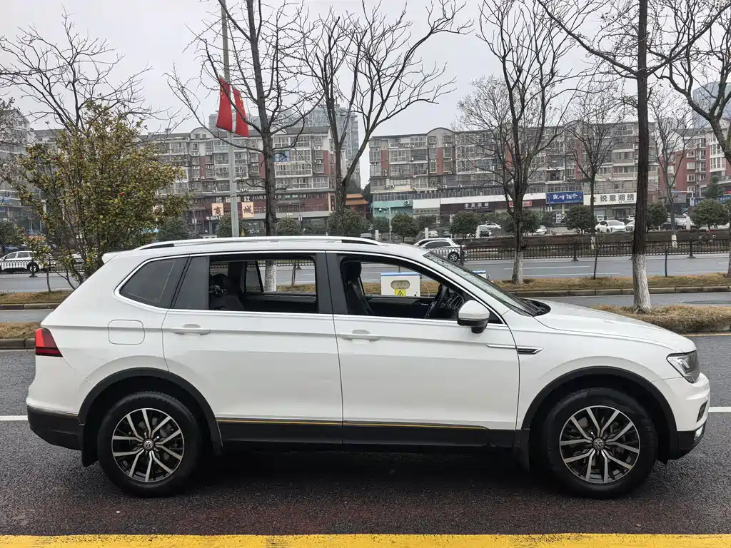 Volkswagen Volkswagen Tiguan L 2017 330TSI Automatic 2WD Luxury Edition 2017 - thumbnail 5