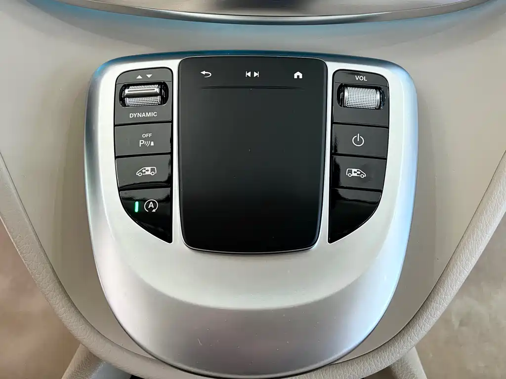 Mercedes-Benz Mercedes-Benz V-Class 2022 V 260 L Long Wheelbase Luxury Edition 2023 - thumbnail 17