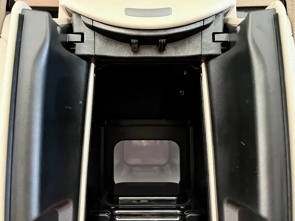 Mercedes-Benz Mercedes-Benz V-Class 2022 V 260 L Long Wheelbase Luxury Edition 2023 - thumbnail 18