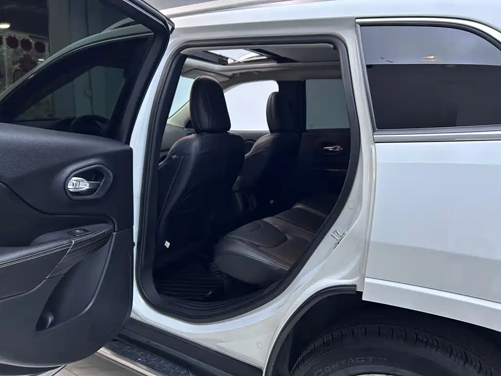 Jeep Jeep Cherokee 2017 2.4L Limited Edition 2018 - thumbnail 9