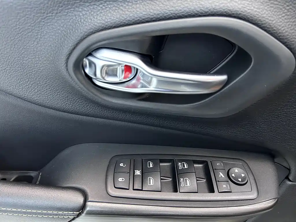 Jeep Jeep Cherokee 2017 2.4L Limited Edition 2018 - thumbnail 12