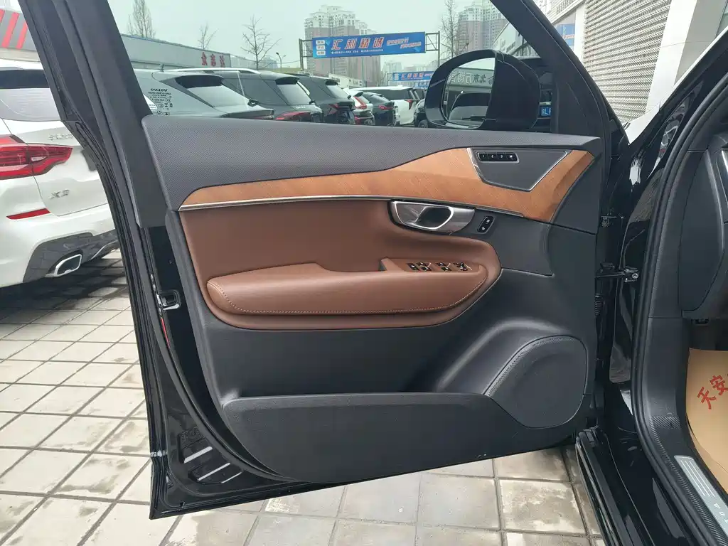 Volvo Volvo XC90 2024 B6 Momentum Luxury 7-seater 2024 - thumbnail 6
