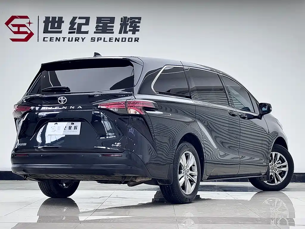 Toyota Toyota Sienna 2024 2.5L Hybrid LE 2025 - thumbnail 4