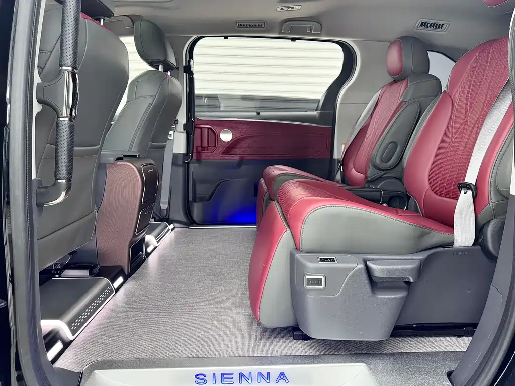 Toyota Toyota Sienna 2024 2.5L Hybrid LE 2025 - thumbnail 8